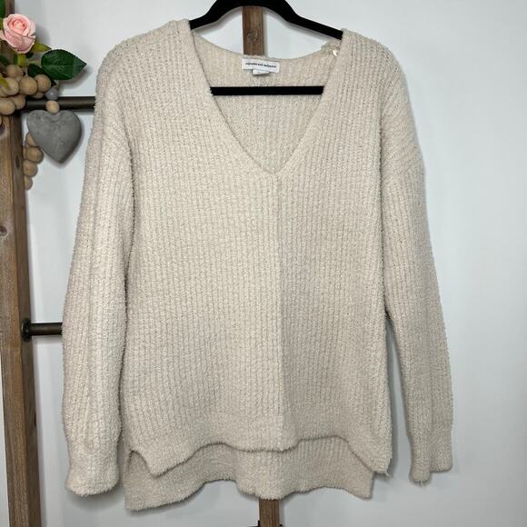 Cupcakes and Cashmere Long Sleeve V Neck Cream Sweater Size Medium - Picture 3 of 8